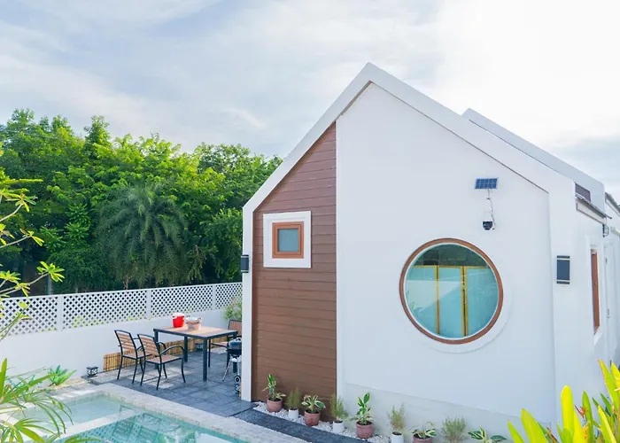 Tenki Poolvilla Surin